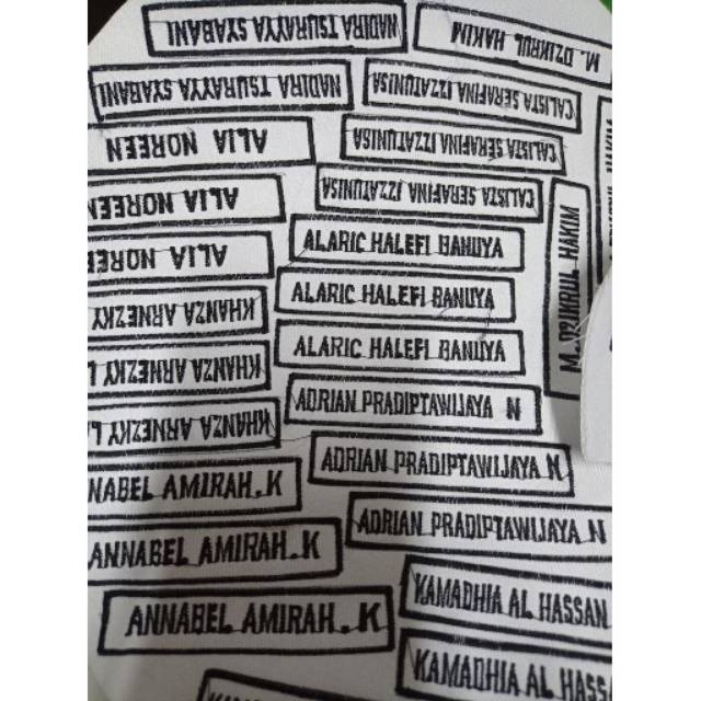 

Bet Bordir Papan Nama Seragam Sekolah / Papan Nama Satpam DLL Bordir Manual Rapih