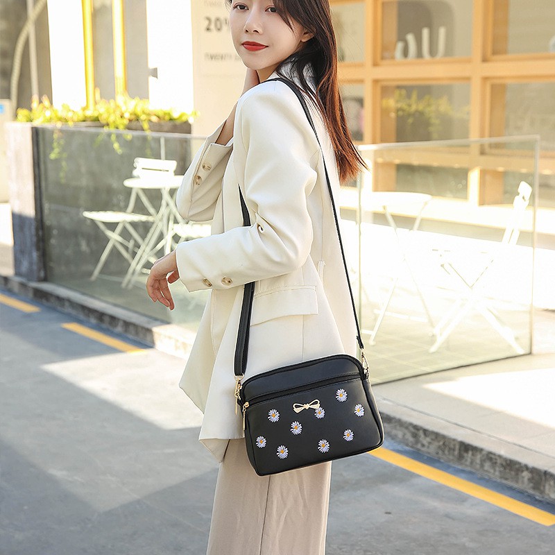 TAS SELEMPANG WANITA KULIT BORDIR BUNGA KOREA HITAM MURAH KECIL SLING BAG YAKIMA TA262B5 IMPORT ABG