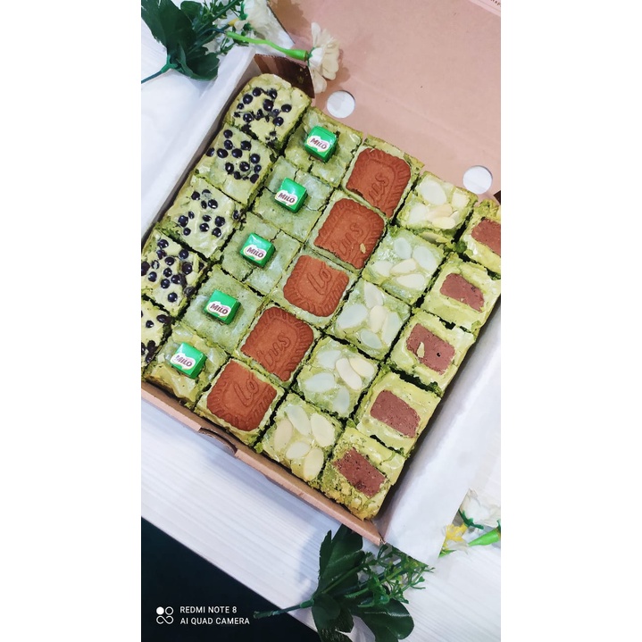 Brownies Bella Premium Matcha Browns Brownies FUDGY Panggang Sekat Green Tea II New Year Hampers