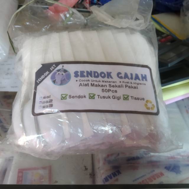 Sendok set plastik, isi sendok makan, tusuk gigi bungkus kertas, tisu. Untuk katering nasi kotak