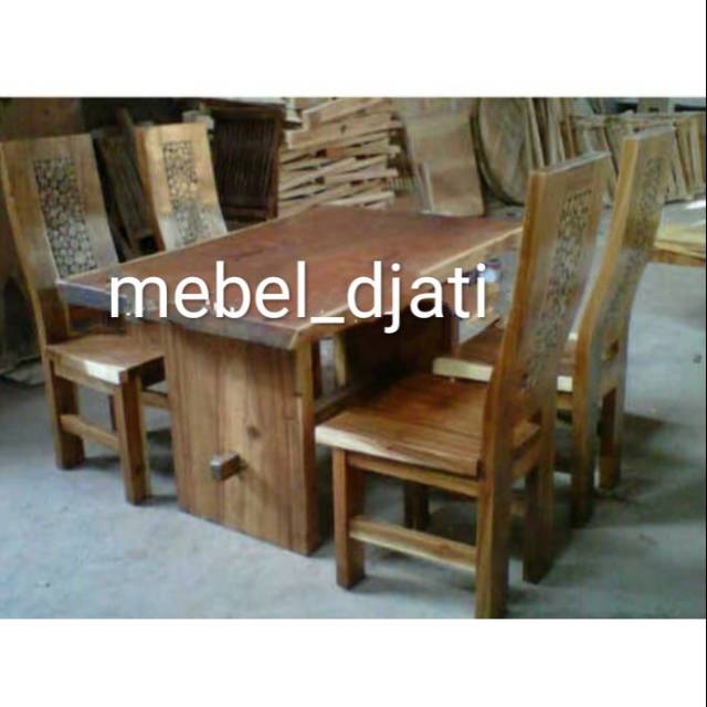 Meja makan koin kayu trembesi 4 kursi