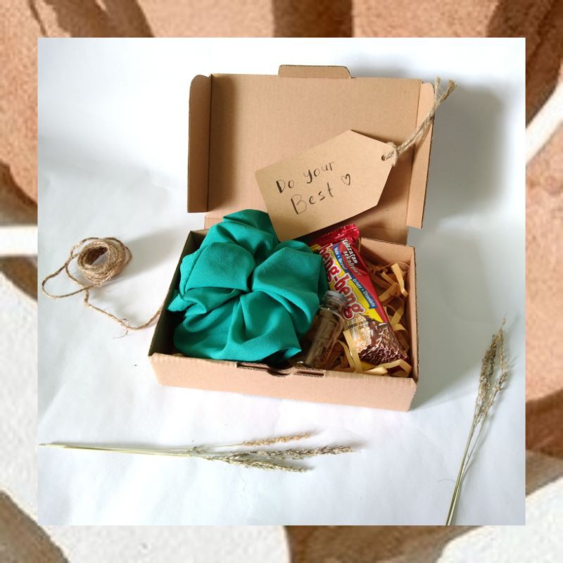 

Gift Box Scrunchie