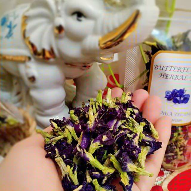 

teh bunga telang /butterfly pea flower tea .
