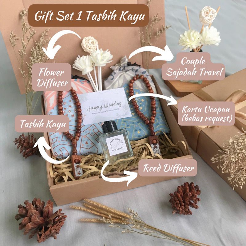 

Hampers Sajadah Travel Tasbi Reed Fiffuser | Gift Set Box | Kado Pernikahan | Kado Wisuda | Kado Birhday