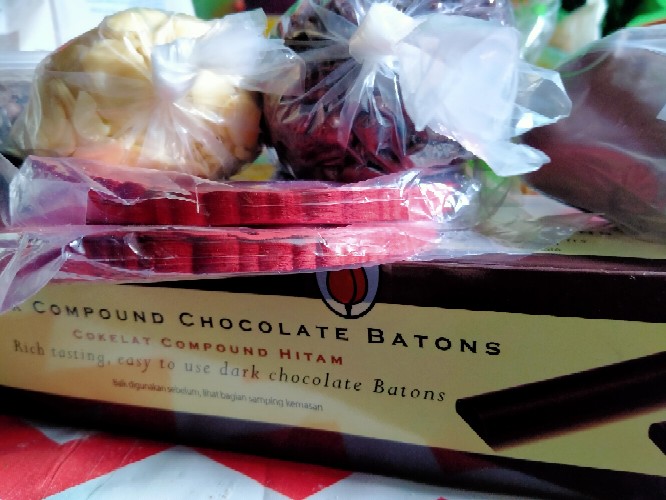 Round Paper Doyleys 5.5 Merah Motif Ikan Koi  (alas Renda Bulat Toples) - Isi 100lbr