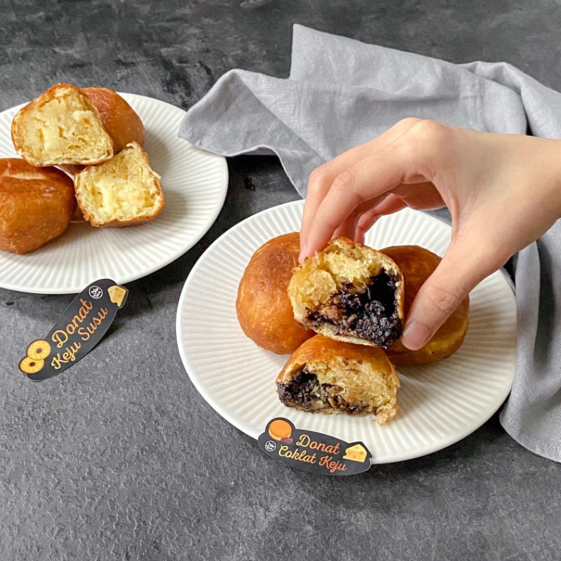 

DONAT / ROTI COKLAT KEJU FROZEN 1 PACK ISI 10