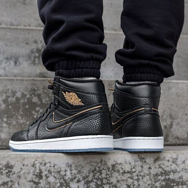 nike jordan 1 black gold