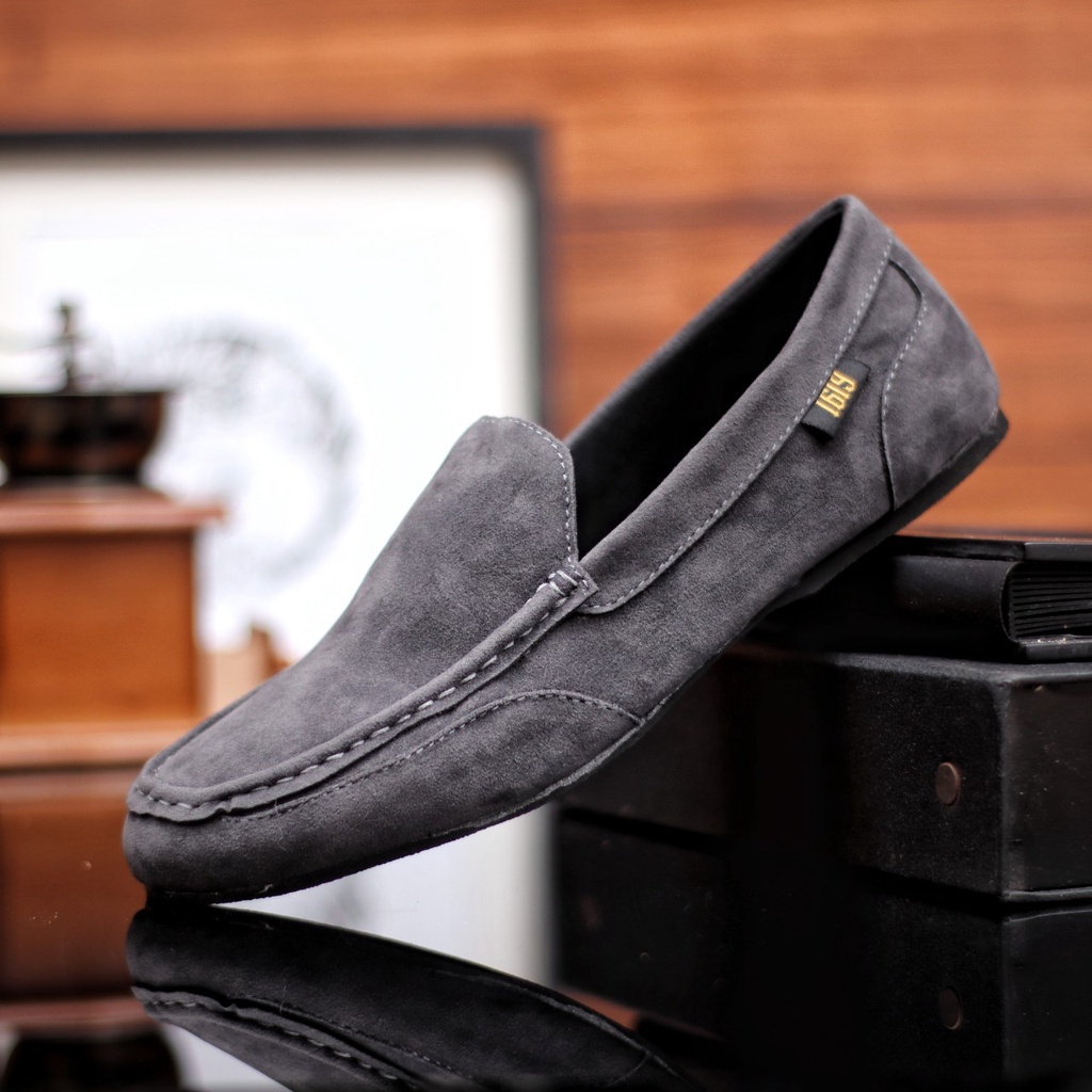 MOLK|Sepatu Kasual Slip On Pria Hitam Kulit Suede Original Branded Main Gaya Santai Hangout