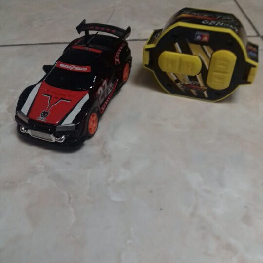 mobil rc auldey racetin gen empat hitam