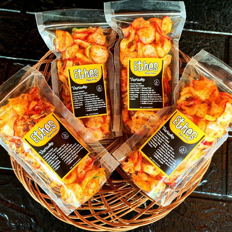 

krupuk seblak { 50gr}