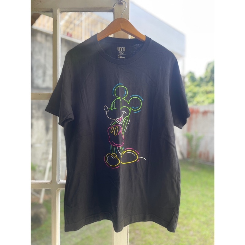 Kaos Tshirt pria cowok uniqlo disney mickey mouse hitam preloved second seken murah