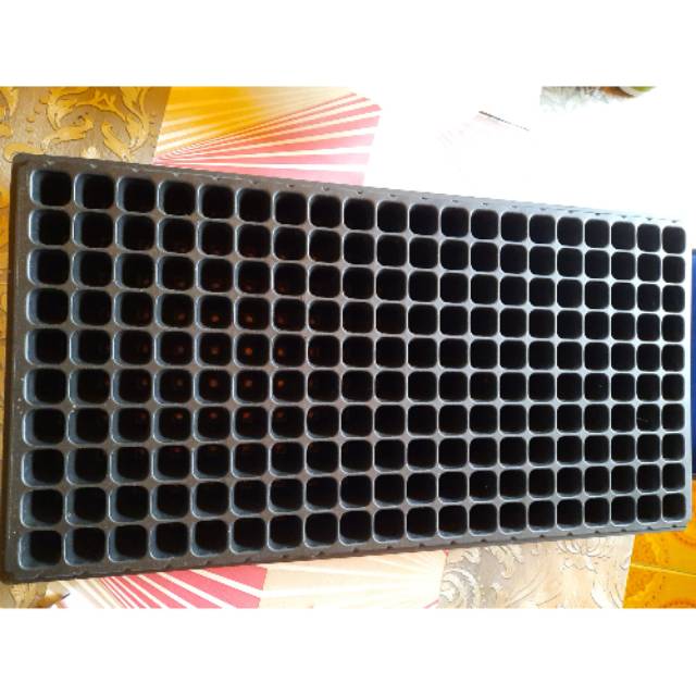 Pot Tray Semai 200 lubang