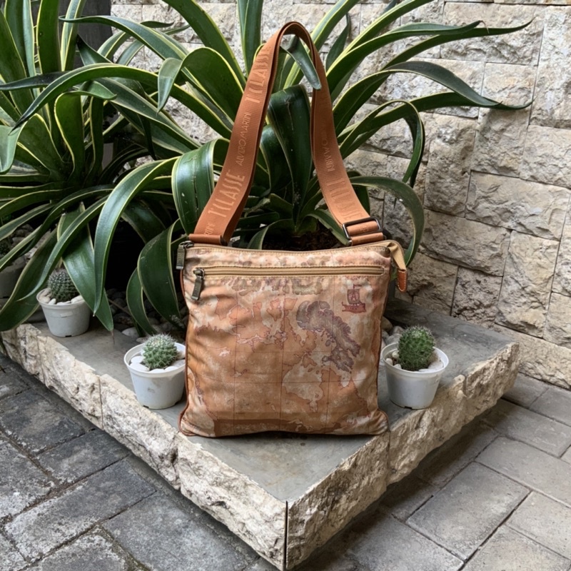 ALVIERO MARTINI 1A CLASSE GEO MAP TILASE PETA SLING BAG