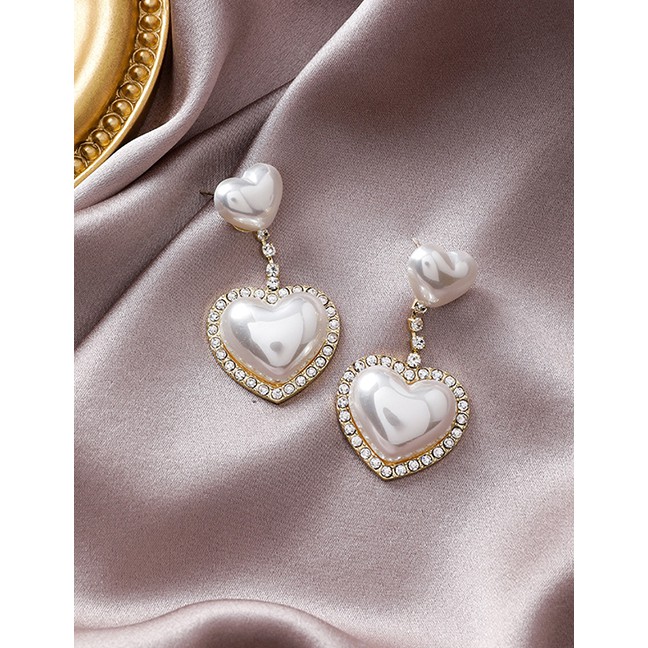 LRC Anting Tusuk Fashion Golden Love Diamond Earrings With Diamonds D71057