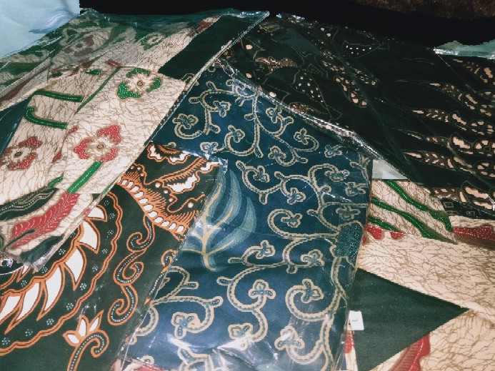 Kemeja Batik Pria Lengan Pendek Dirgantara