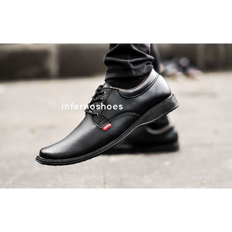 Sepatu Pantofel Hitam Pria Formal Kantor Leather Swedian Premium-Hitam tali