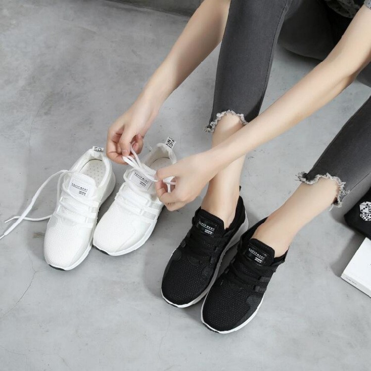 Sepatu Sneakers Casual Breathable untuk Olahraga / Lari