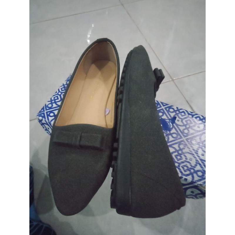 sepatu by Yongki komaladi size 37