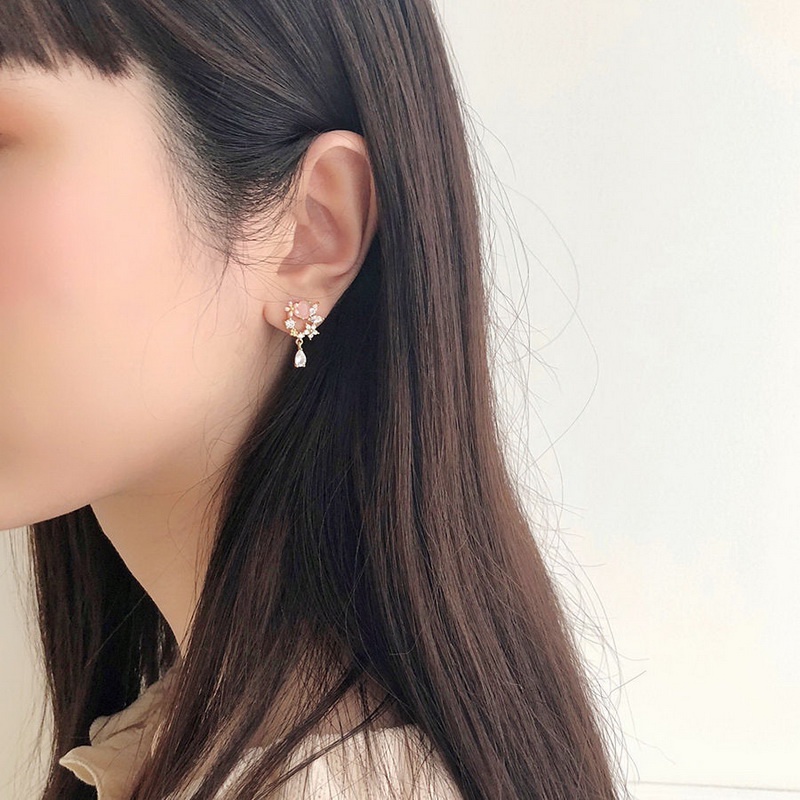 Anting Tusuk Gantung Desain Kupu-Kupu / Bunga hollow Hias Mutiara / Berlian Gaya Korea Untuk Wanita