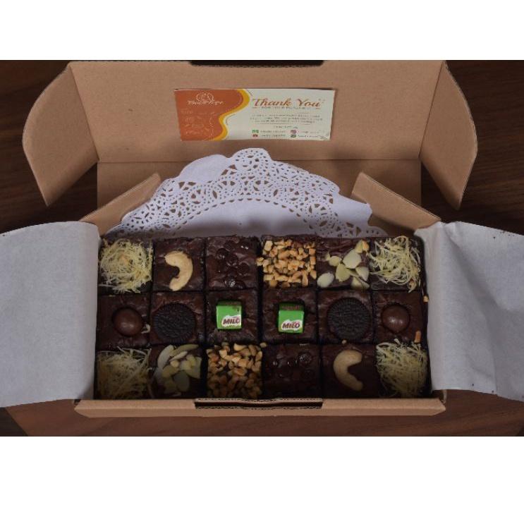

Big Sale - Brownies Fudgy Shiny Cantik 20 x10 .,