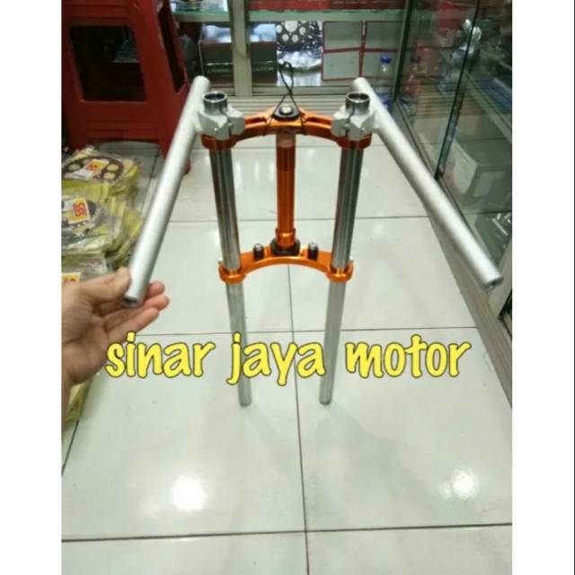 Segitiga shock depan ayam jago avacham plus stang  15 drajat  diameter as 26  mio  1set