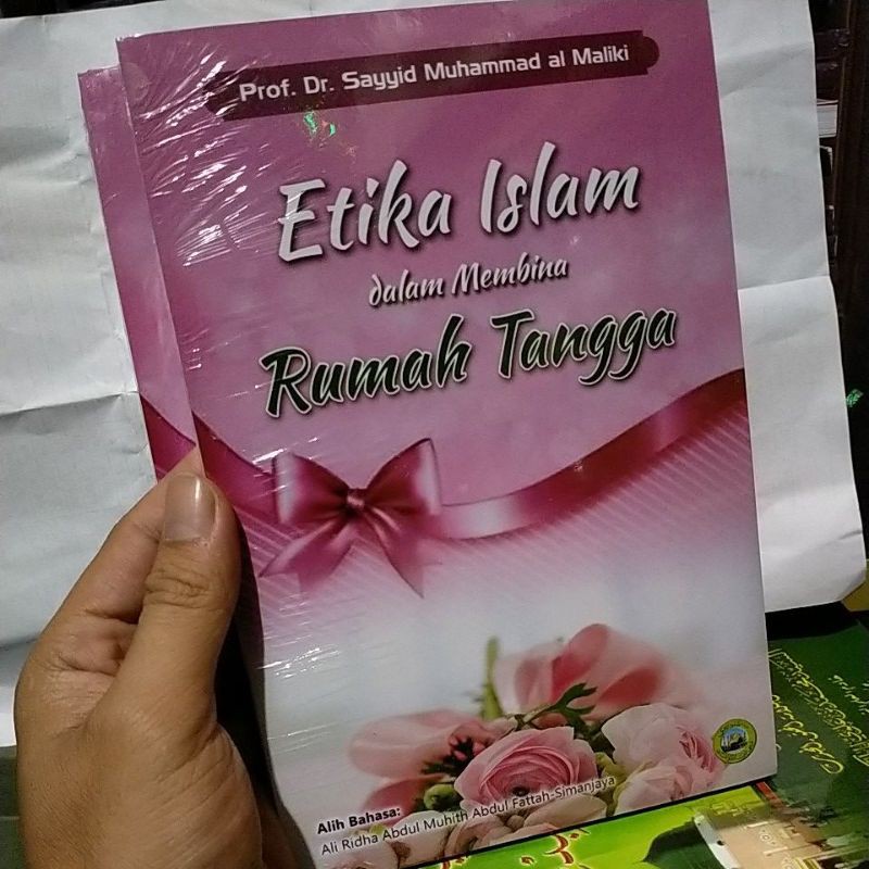 Etika islam dalam membina rumah tangga terjemah adab islam fi nidham al usrah