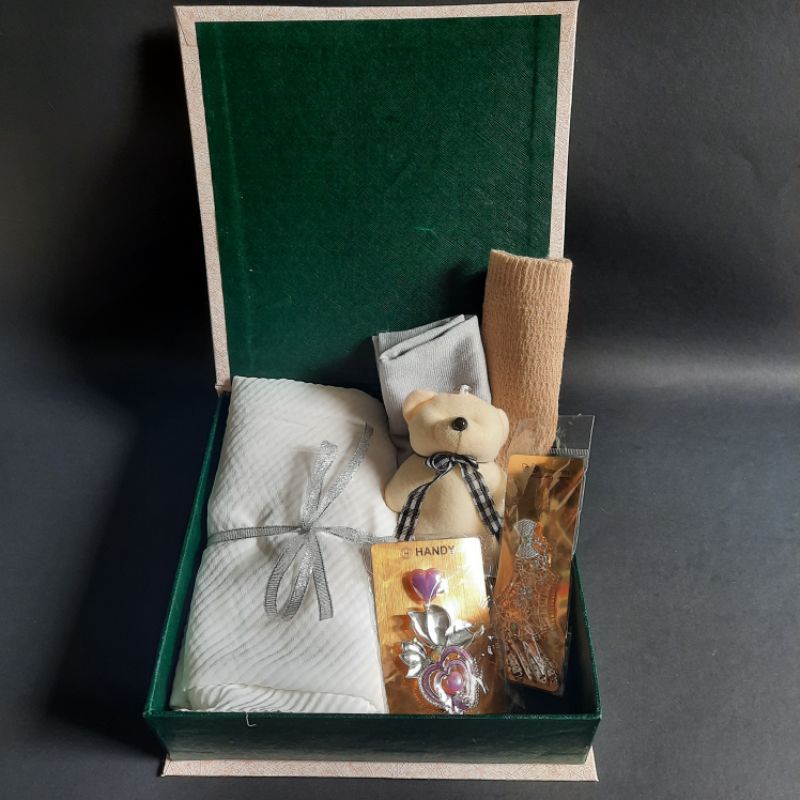 Hampers Hijab Pashmina Plisket