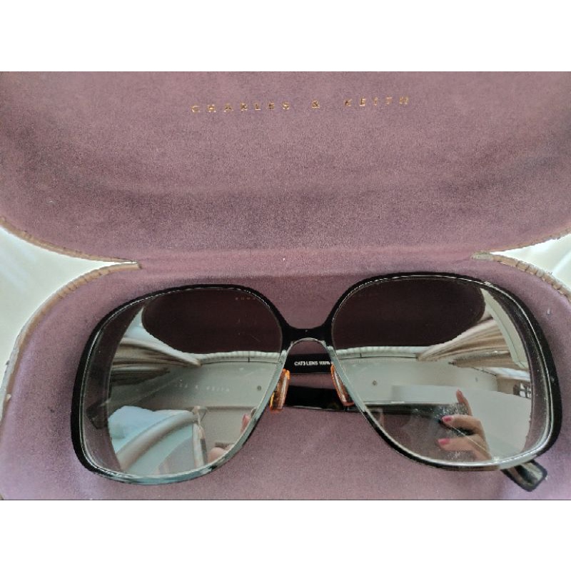 PRELOVED KACAMATA HITAM CHARLES & KEITH / ORIGINAL SUNGLASSES CHARLES & KEITH