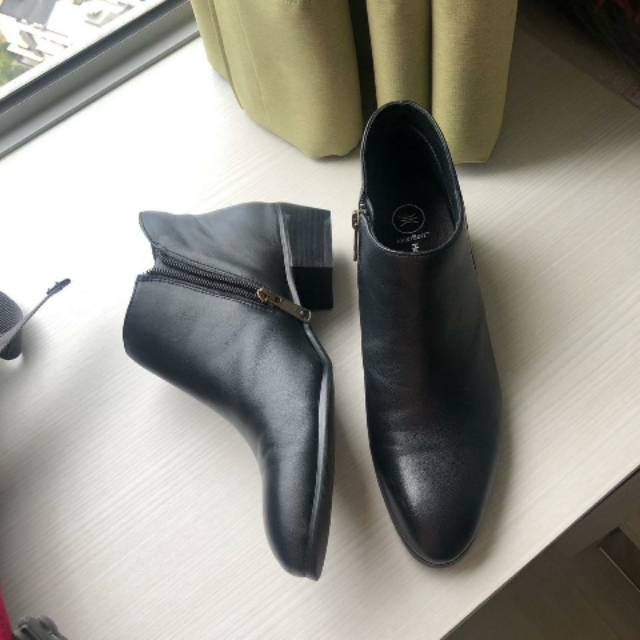 Sepatu Boots Hush Puppies Wanita