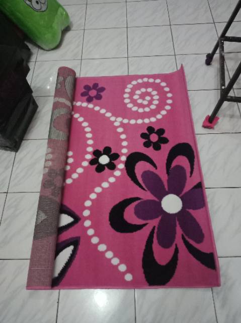 Karpet Permadani Motif Ukuran 115x155 cm Kualitas Premium Bahan Lembut dan Halus