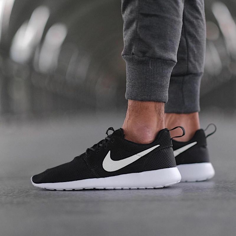 nike kaishi run black white