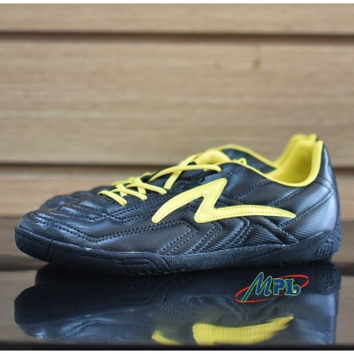 SEPATU FUTSAL SPECS TYCON IN BLK/FRESH YELLOW 401425