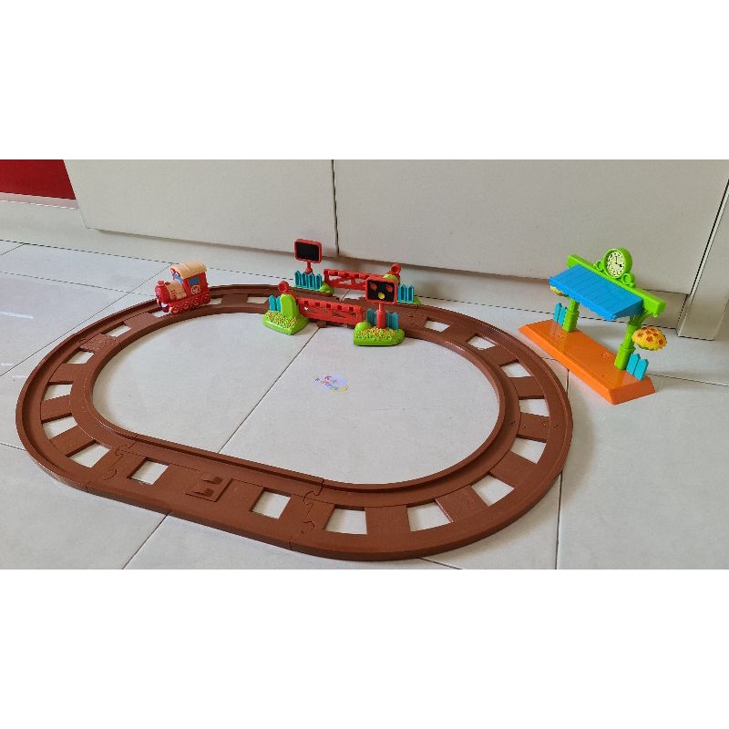 Happyland Country Train Rail and Dickie Toys Heroes of The City Tilly Train