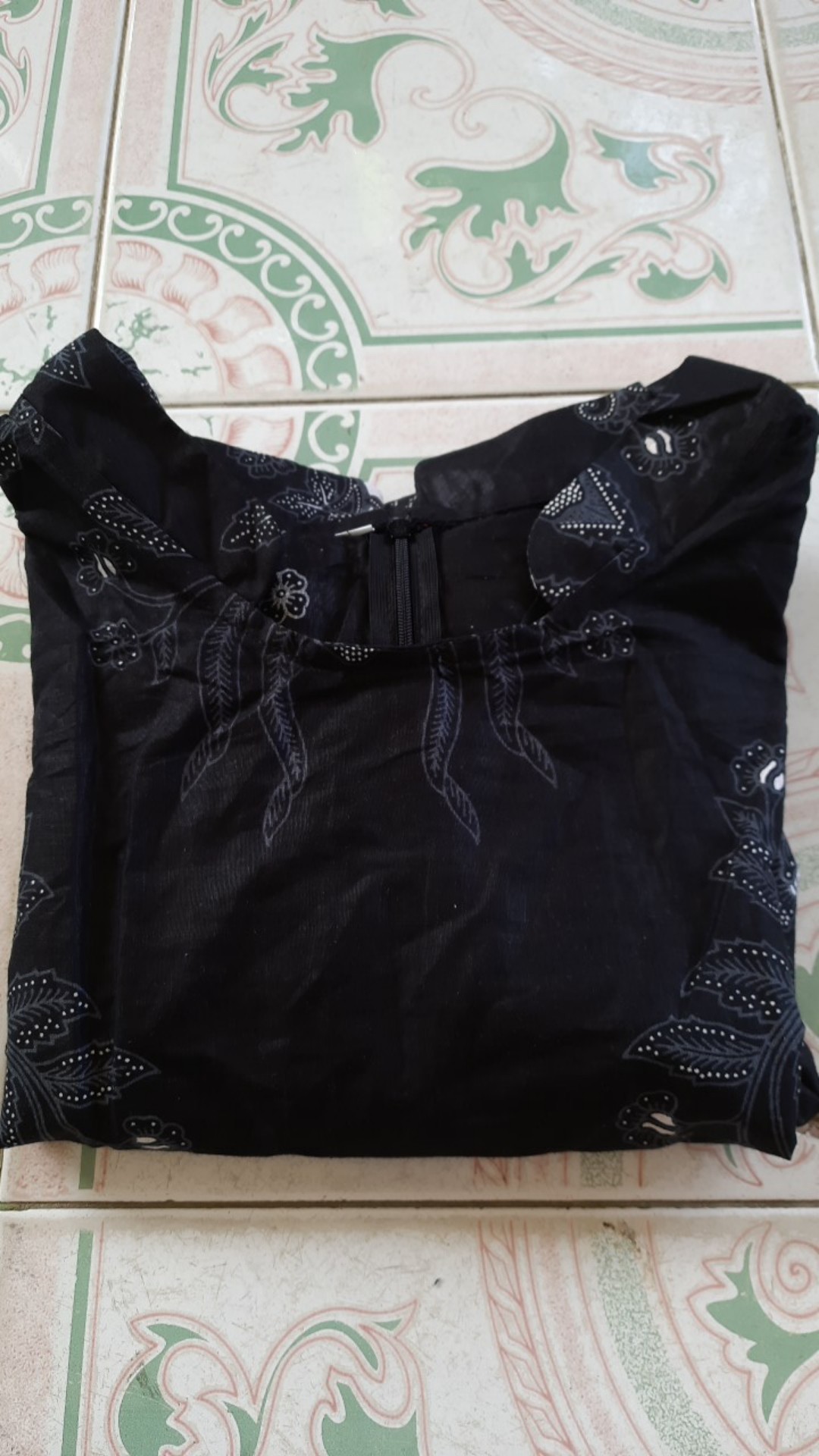 Atasan Batik Couple Terbaru Motif Tiganegri