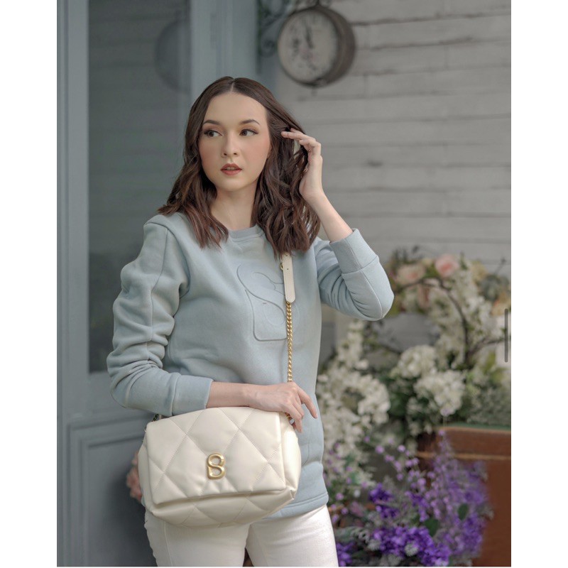 Audrey sweatshirt Benang jarum Buttonscarves