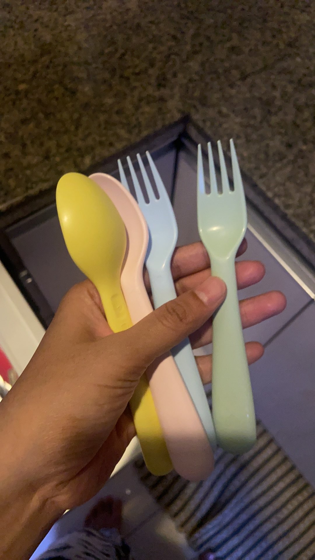 Khallas Peralatan Makan (sendok Garpu Pisau) Set Isi 18 Aneka Warna Bpa Free