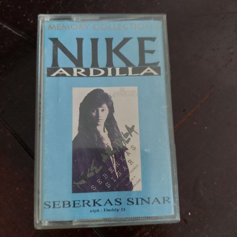 kaset pita rilisan 1995 album Seberkas Sinar Nike Ardilla