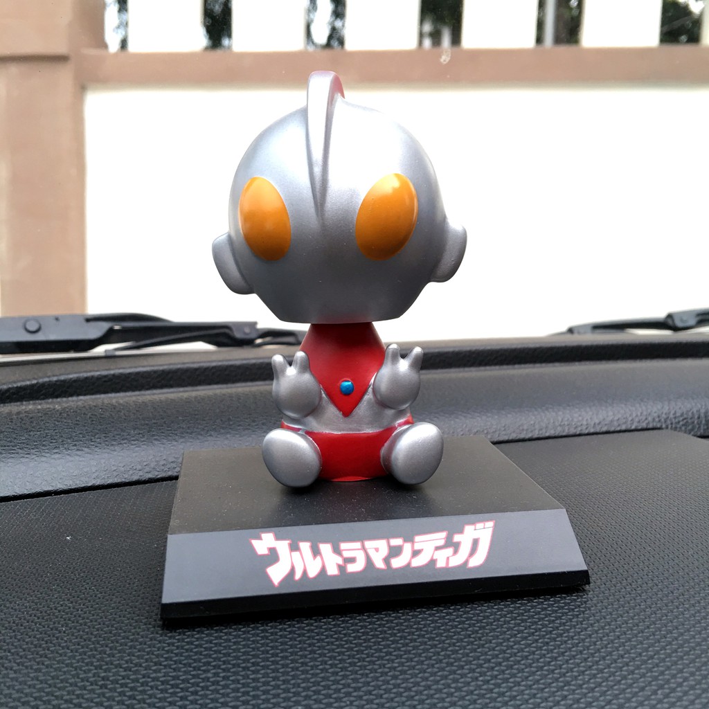 Boneka Figure Miniatur Pajangan Goyang Kepala Shake Head Mobil Ultraman