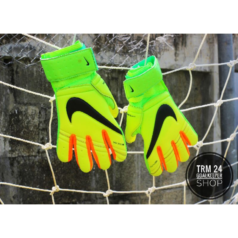 Sarung Tangan Kiper Nike SGT Replica (Grade Original)