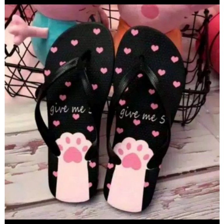 sandal jepit kaki kucing