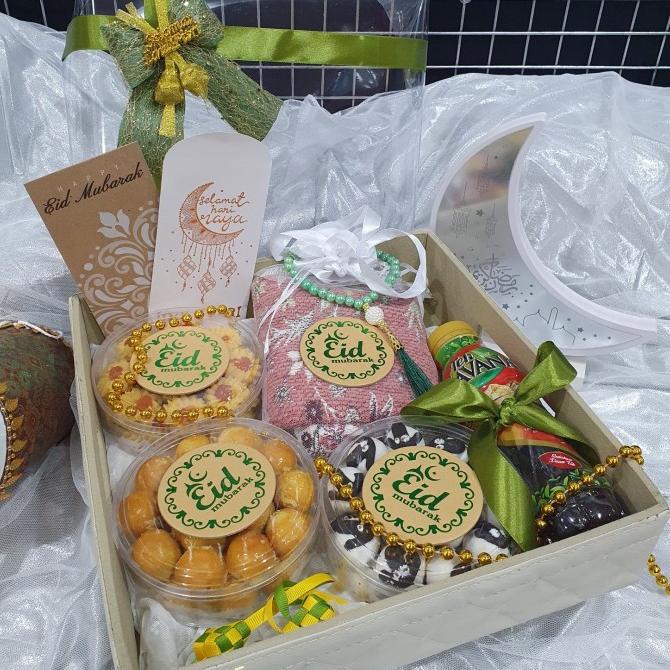 

PAKET BOX HAMPERS LEBARAN KUE KERING TOPLES MURAH 39 SCS543D3