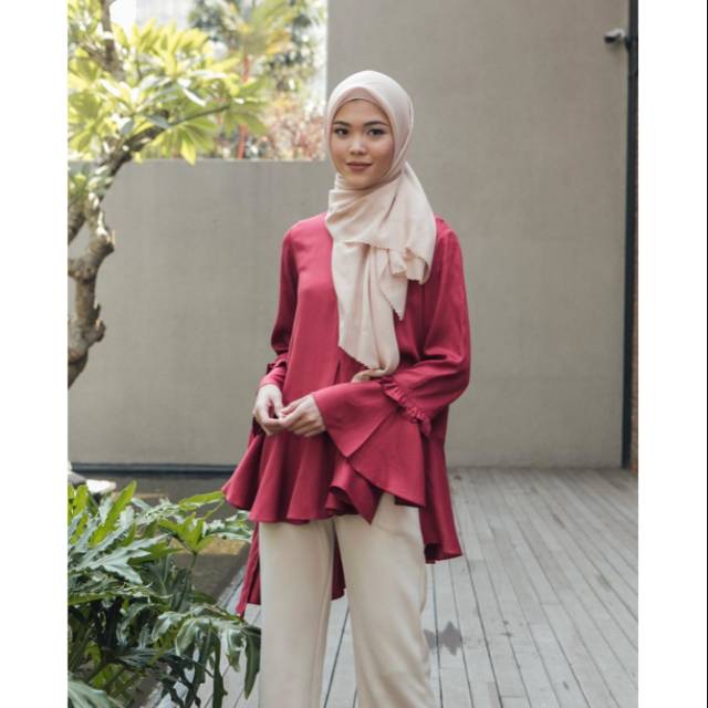 [FREE POUCH CANTIK] Felicia Blouse Maroon by Wearing Klamby
