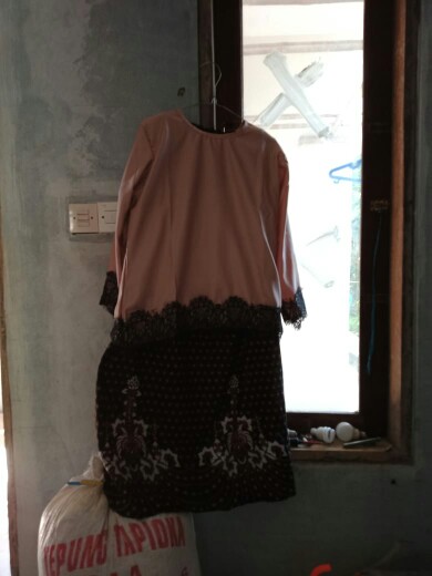 Couple Batik Keluarga Set Renda Ayah Ibu + Anak Cowok 3-12 Th Model Gamis Sarimbir Family Hitam Gold