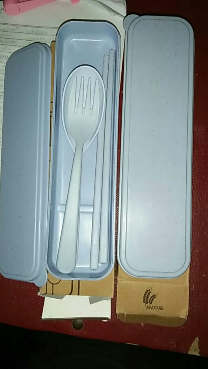 Sendok Garpu Sumpit Portabel Set Travel Cantik Bahan Jerami Gandum (ada Kotak Kerdusnya)