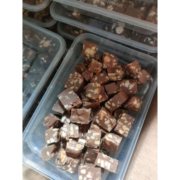 

Coklat almond