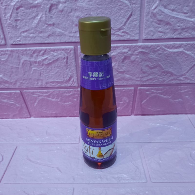 

Lee Kum Kee Pure Same Oil Minyak Wijen Murni 207 ML