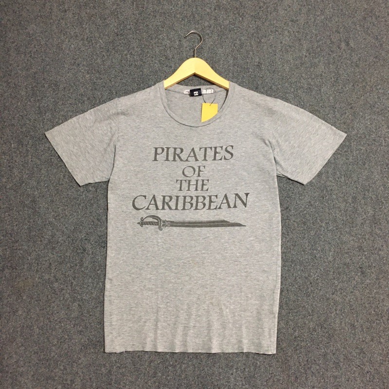 Kaos Uniqlo x Disney Pirates of the Caribbean Grey Second Original Size fit M