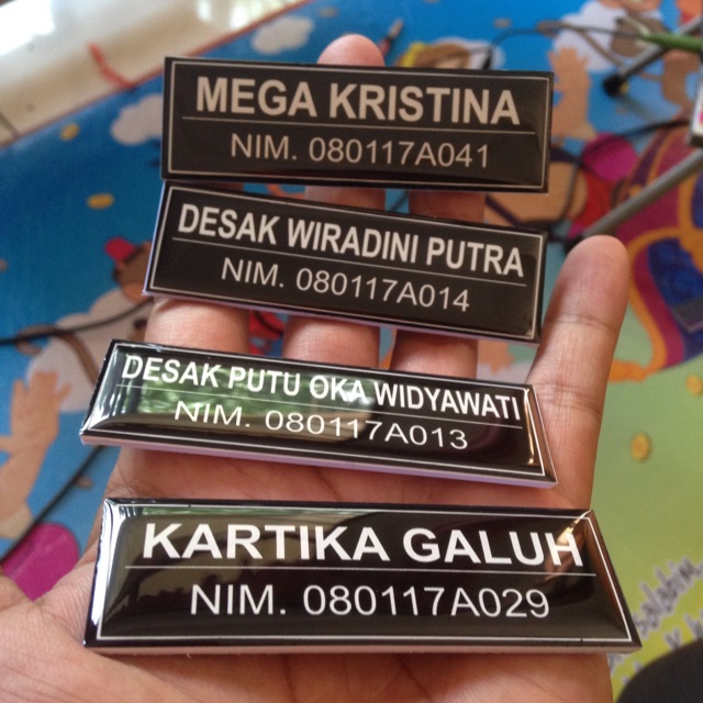 

Nametag 2,5 x 8 RESIN KILAP Mahasiswa plus NIM