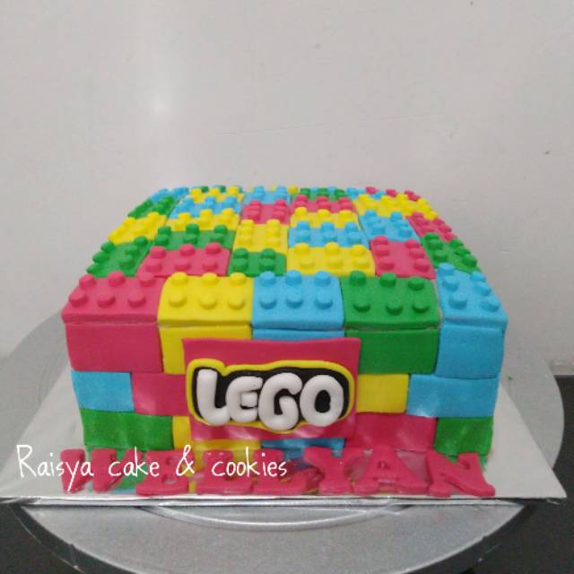 

Kue ulang tahun LEGO fondant