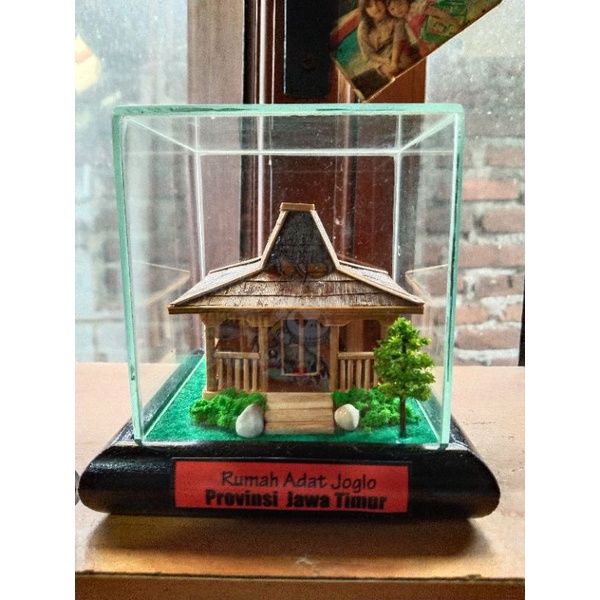 Miniatur Rumah Adat Joglo .S ( kotak akrilik )